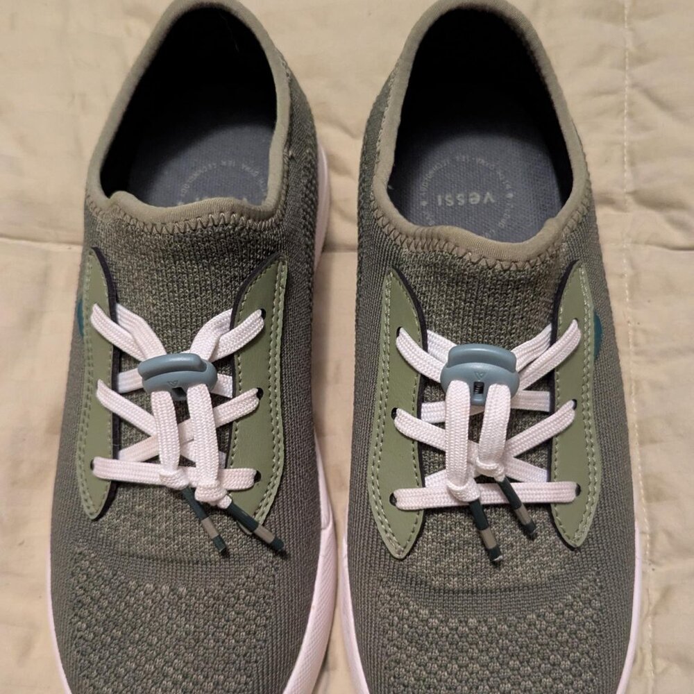 Like New Waterproof Vessis